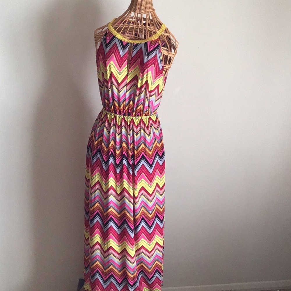 Cute Multi-colored maxi dress💕🌺💕